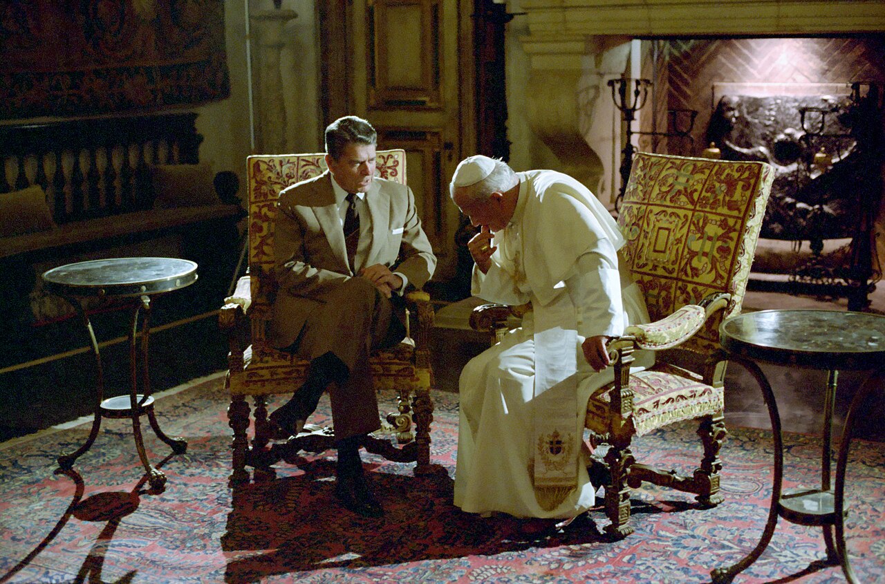 President_Ronald_Reagan_with_Pope_John_Paul_Ii_at_The_Vizcaya_Museum_in_Miami_Florida_-_DPLA_-_13faa7ac63566eab90d2e764727beeea.jpg
