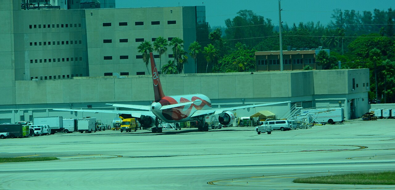 21_Air_B767-241_ERF___N881YV__as_D2_802_BOG-MIA_29.08.15__21326805306_.jpg