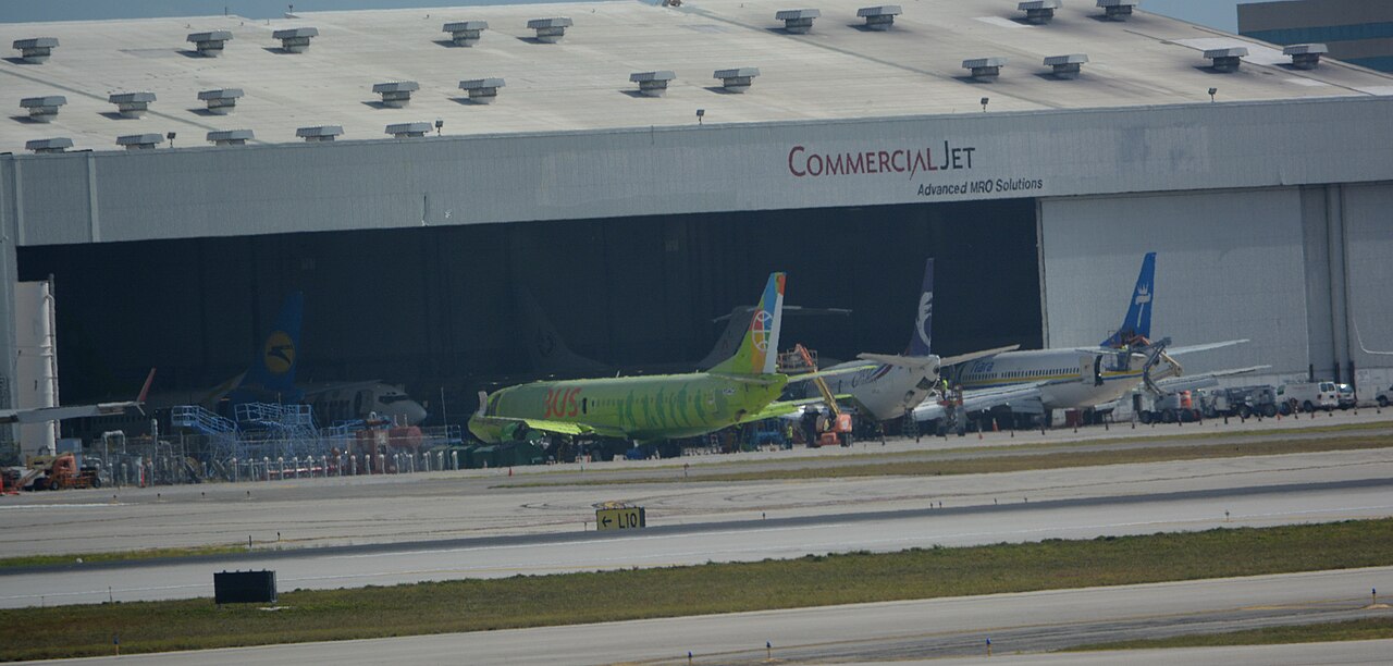 Tiara_Air_Aruba_B737-322__P4-TIE__17208684187_.jpg