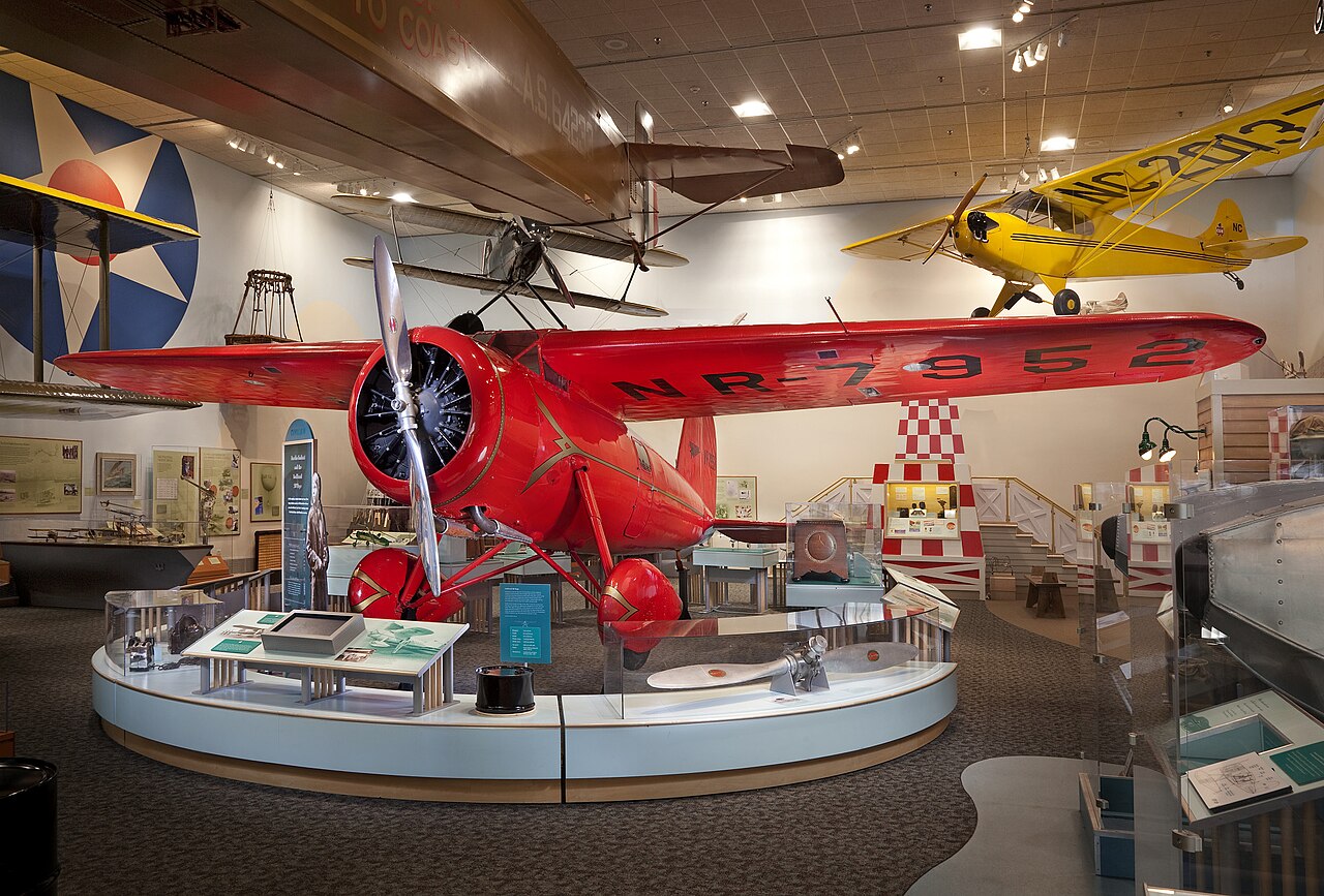 Lockheed_Vega_5B__Amelia_Earhart_-_DPLA_-_17901a4d2c93d49987e58e0b46efd42c__page_12_.jpg