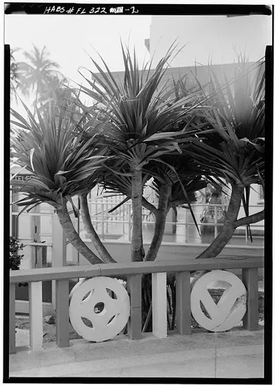 loc-2.-CARLYLE-HOTEL-1250-OCEAN-DRIVE-VIEW-OF-PORCH-AND-RAILING-Miami-Beach-Art-.jpg