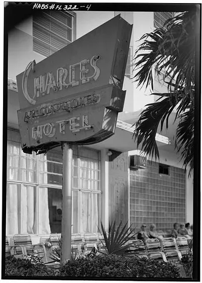 loc-4.-CHARLES-HOTEL-1475-COLLINS-AVENUE-DETAIL-WITH-NEON-SIGN-Miami-Beach-Art-D.jpg
