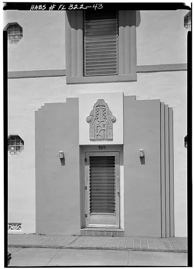 loc-48.-905-NINTH-STREET-ENTRANCE-Miami-Beach-Art-Deco-Historic-District-Miami-M.jpg