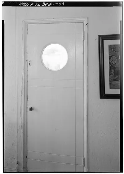 loc-54.-1211-PENNSYLVANIA-AVENUE-THIRD-FLOOR-APARTMENT-DOORWAY-SHOWING-PORTHOLE-.jpg