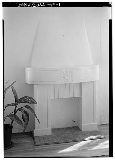 loc-55.-1211-PENNSYLVANIA-AVENUE-THIRD-FLOOR-APARTMENT-LIVING-ROOM-FIREPLACE-Mia.jpg