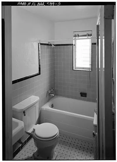 loc-57.-1211-PENNSYLVANIA-AVENUE-SECOND-FLOOR-APARTMENT-BATHROOM-Miami-Beach-Art.jpg