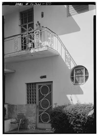 loc-58.-1226-PENNSYLVANIA-AVENUE-ENTRANCE-Miami-Beach-Art-Deco-Historic-District.jpg