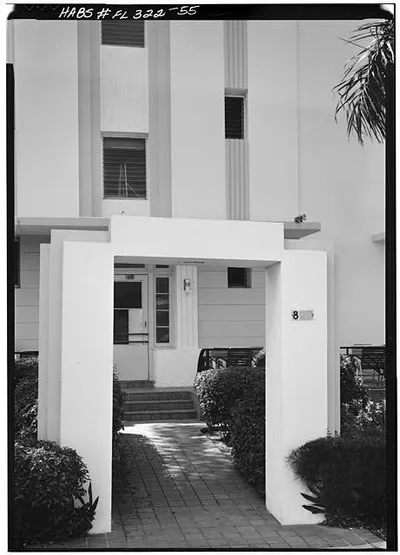 loc-65.-ROSEBLOOM-APARTMENTS-820-EUCLID-AVENUE-SIDEWALK-GATEWAY-TO-ENTRANCE-Miam.jpg
