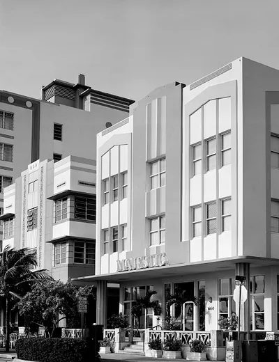 loc-Art-deco-building-in-South-Beach-neighborhood-of-Miami-Beach-Florida.jpg