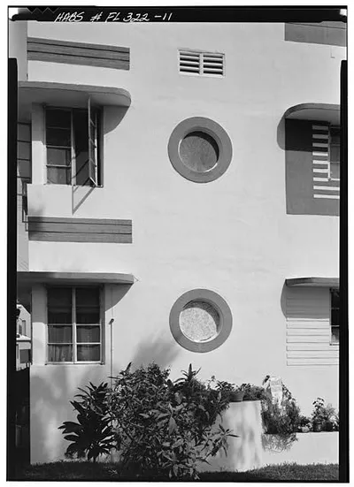 loc-11.-711-EUCLID-AVENUE-DETAIL-VIEW-SHOWING-PORTHOLE-WINDOWS-Miami-Beach-Art-D.jpg