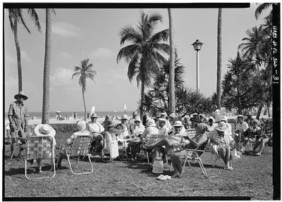 loc-36.-LUMMUS-PARK-10TH-STREET-AND-OCEAN-DRIVE-VIEW-OF-PEOPLE-IN-PARK-Miami-Bea.jpg