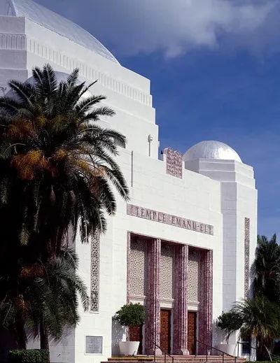 loc-Temple-Emanu-El-in-Miami-Beach-one-of-the-nation-s-few-beaches-open-to-Jews-.jpg