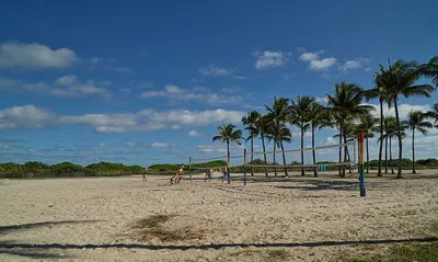 loc-Volleyball-match-on-the-strand-in-the-trendy-South-Beach-section-of-Miami-Be.jpg