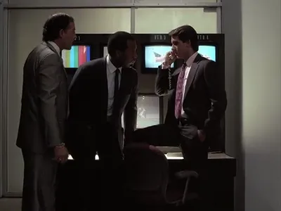 ia-MIAMI-VICE-1984-1990-0-miami-vice-1.thumbs-Miami-Vice-S03E02-Stone-s-War_0007.jpg