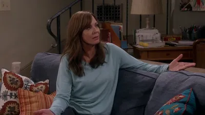 ia-MOM-2013-2021-0-mom.thumbs-Mom-2013-S03E16-Cornflakes-and-the-Hair-of-Three-M.jpg