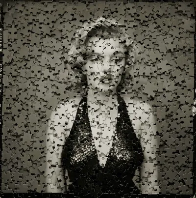ia-Vik-Muniz-1961-Vik-Muniz-Marylin-Monroe-Actress-NYC-May-6-1957-after-Avedon-f.png