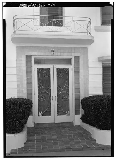 loc-14.-1610-EUCLID-AVENUE-ENTRANCE-DOORWAY-WITH-ORIGINAL-SCREEN-DOORS-Miami-Bea.jpg