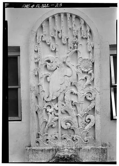 loc-23.-844-JEFFERSON-AVENUE-DETAIL-OF-SCULPTURAL-RELIEF-ABOVE-WALL-FOUNTAIN-Mia.jpg