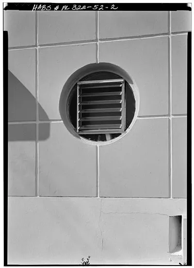 loc-62.-1604-PENNSYLVANIA-AVENUE-COURTYARD-WEST-ELEVATION-DETAIL-OF-PORTHOLE-Mia.jpg