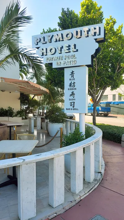 plymouth-hotel-neon-sign.jpg
