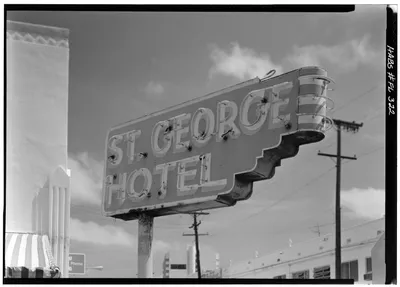 st-george-hotel-neon-habs.tif