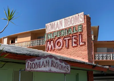 vintage-neon-roman-rooms-motel.jpg