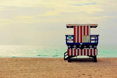 South_Beach_Stars_and_Stripes_Lifeguard_Stand