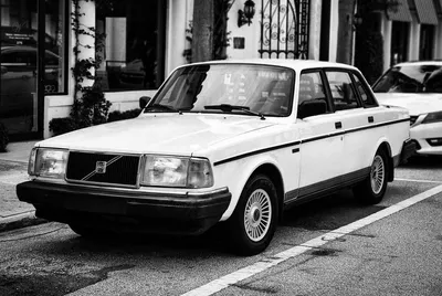 1980s_Volvo_240