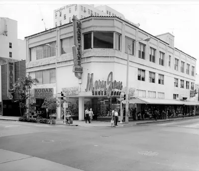 Flagler_Street_Downtown_Miami_Press_Photo_1973
