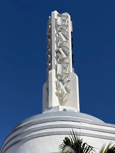 Art_Deco_Essex_Hotel_Sign_South_Beach