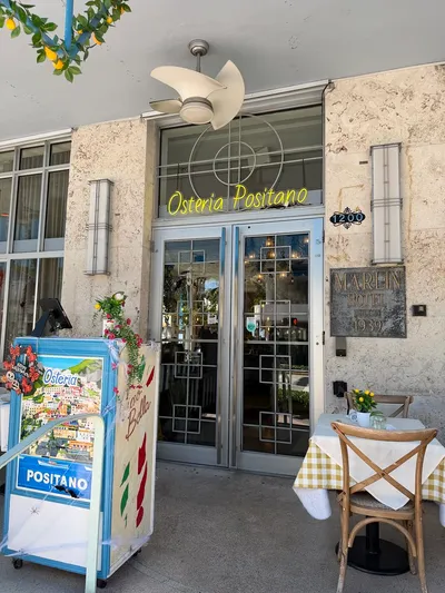 Art_Deco_Marlin_Hotel_Entrance_South_Beach