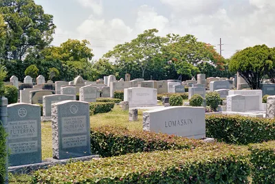 Jewish_Section__Woodlawn_Park_Cemetery__Miami__1983