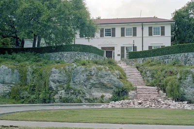 House_atop_Bluff__Miami__1983