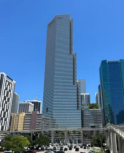 Miami_Tower_Downtown_Miami_Built_1986