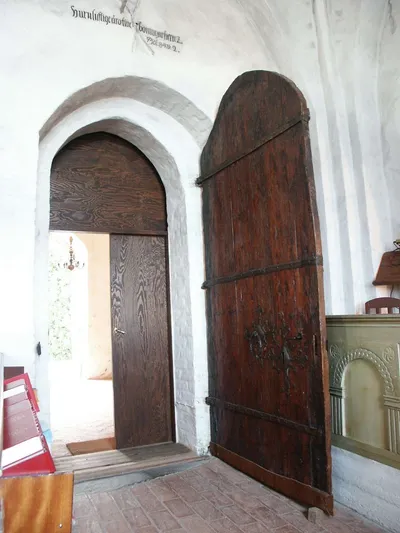 Medeltida_tr_d_rr_i_Kulla_kyrka__Kulla_socken__Uppland_december_2002