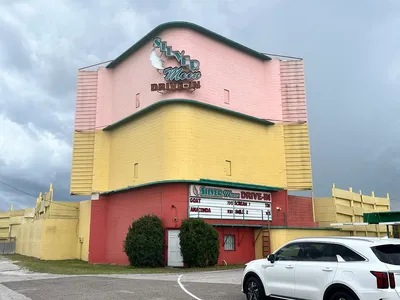 Silver_Moon_Drive-In_Theatre
