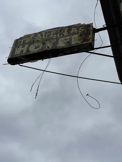 Traveler_s_Hotel_sign._Miami__Arizona.