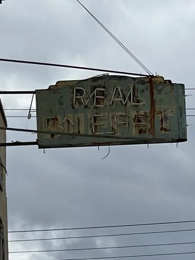 It_appears_that_the_neon_has_shifted_on_the_Traveler_s_Hotel_sign._Miami__Arizona.