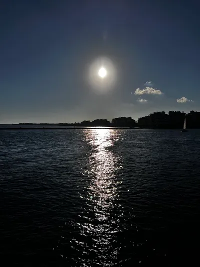 _____Approaching_for_sunset_in_South_Pointe_Park_in_front_of_Fisher_Island_and_the_Main_Channel.