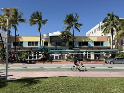 Mango_s_Tropical_Cafe_Ocean_Drive