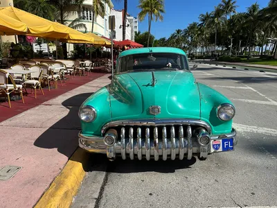 Antique_Oldsmobile_Ocean_Drive