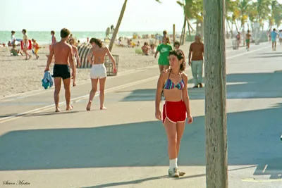 People_on_Broadwalk__Hollywood_Beach__1984