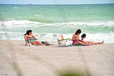 Two_Women___Girl_on_Hollywood_Beach__1984