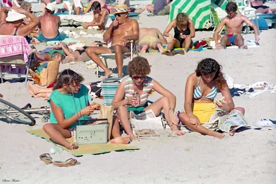 Teen_Girls___Woman_on_Hollywood_Beach__1985