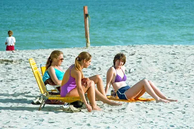 Three_Gals__Hollywood_Beach__1984