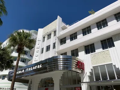 Restored_Lincoln_Theatre_Now_H_M_Lincoln_Road_Mall_South_Beach