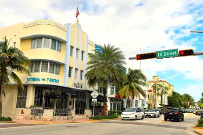 Marlin_on_Collins_Avenue