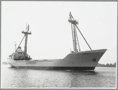 Zaandam._Vredeweg_2._Bouw_van_de_motorcoaster_Dani_lla_op_de_scheepswerf_Achtersluispolder_van_de_Zaanlandse_Scheepsbouw_Maatschappij_Z.S.M._De_Dani_lla_is_te_water_gelaten___________in_1969__heeft_bo