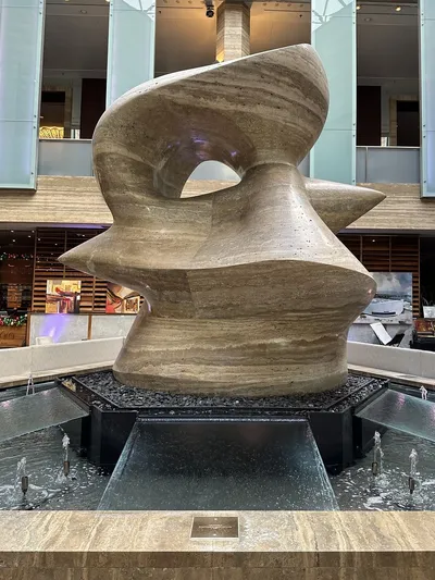 The_Spindle_by_Henry_Moore_1981