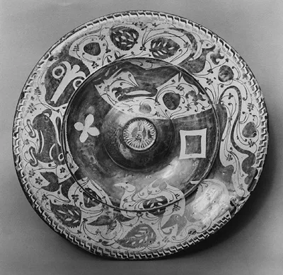 Dish_with_a_bull__a_greyhound__and_a_hare